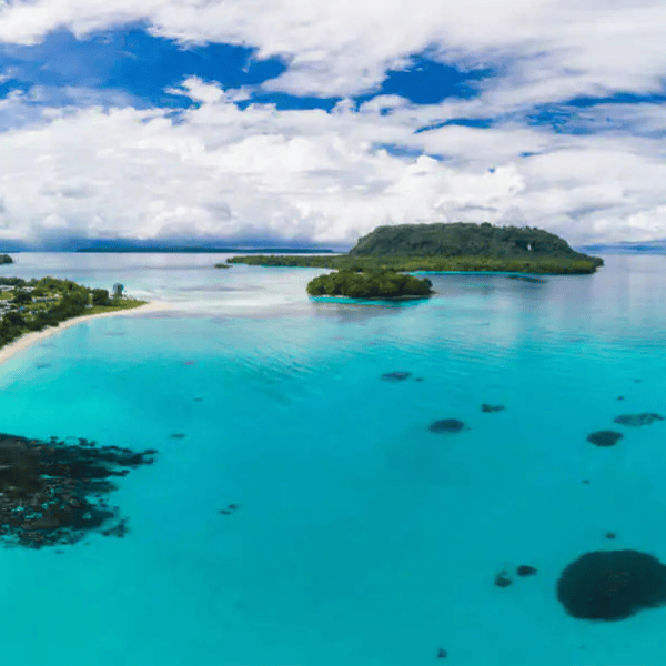 Postcard-perfect beaches 600x600